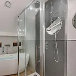 4 Bed In Oc-94705 *