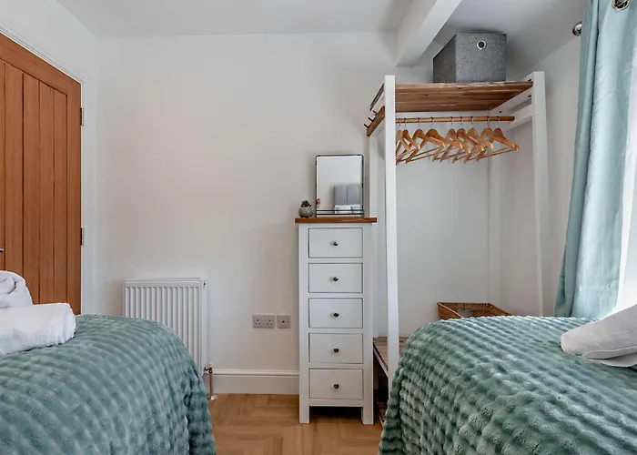 4 Bed In 94705 * 科尼斯顿