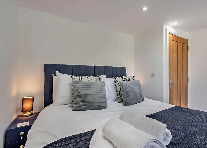 4 Bed In 94705 科尼斯顿