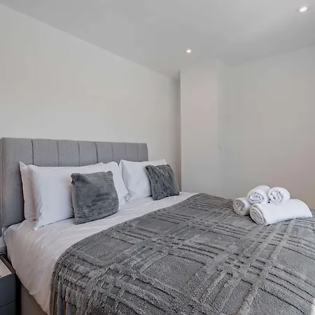 2 Bed In 94705 * Coniston