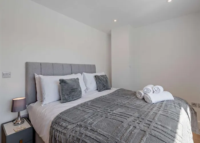 4 Bed In 94705 * Coniston