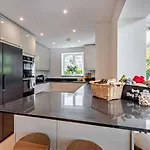 4 Bed In Oc-94705